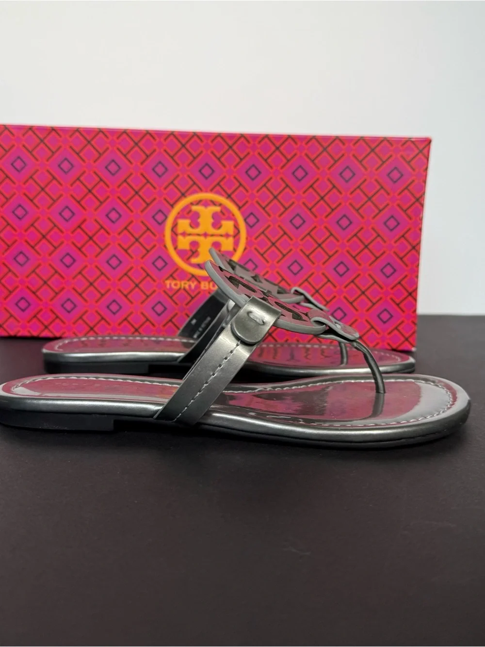 New! Tory Burch Silver Pearlized Patent Miller Logo Thong Sandals - size 5